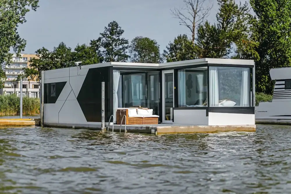 HT Houseboats