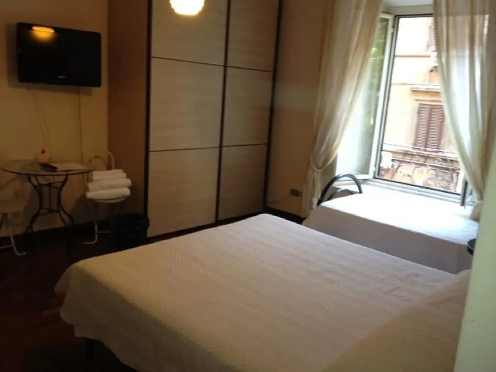 Standard Triple room