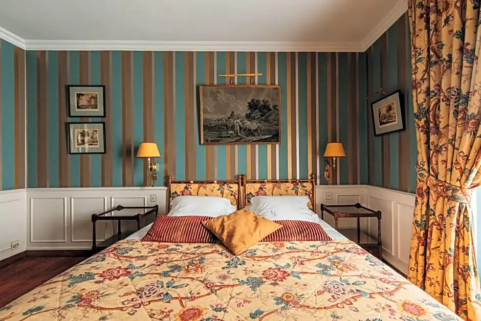 Deluxe Double room (full double bed)