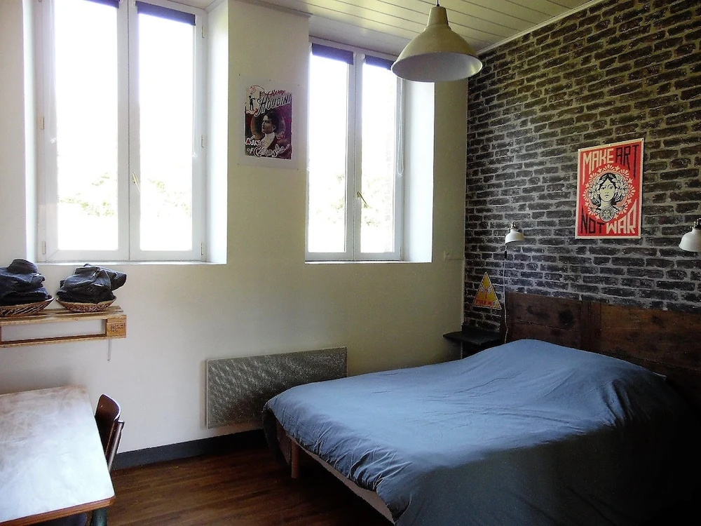 Voir la photo 3 — L'École Buissonnière