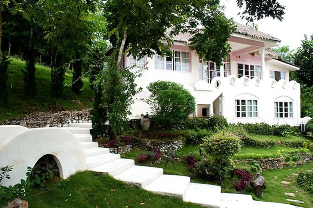 Morning Glory Resort(Morning Glory Resort สวนผึ้ง)