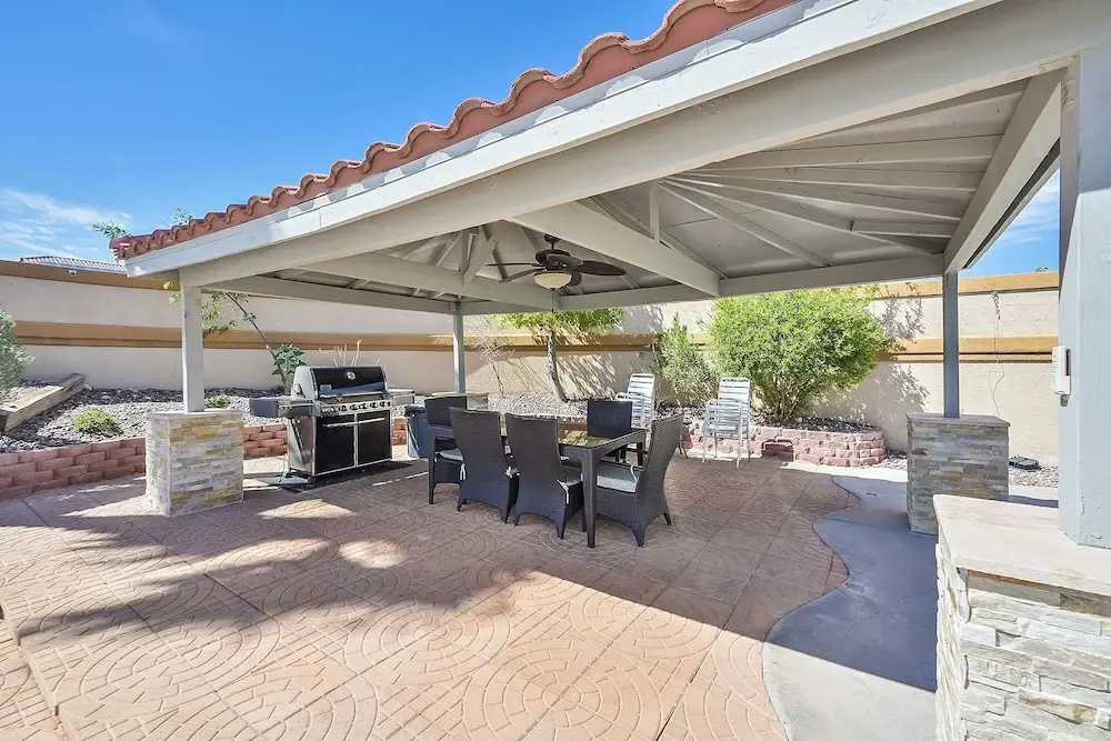 Villa - 8 Bedrms 5 Bths 15 Beds