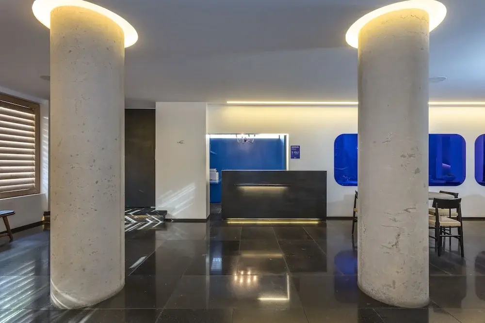 Lobby & Reception