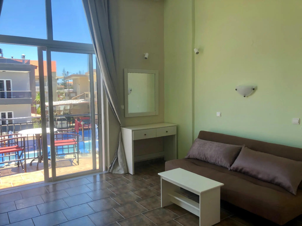 Standard room with pool view