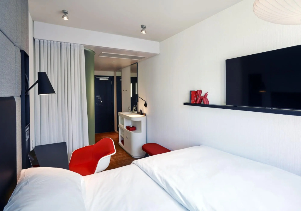 Отель citizenM London Victoria Station в Лондоне
