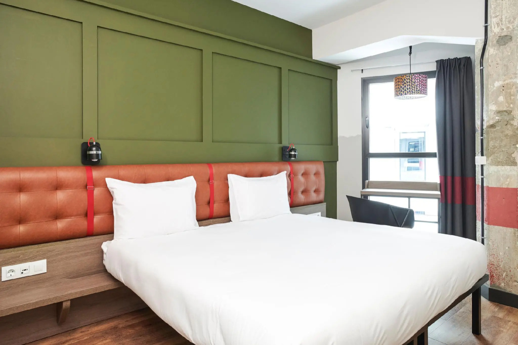 Deluxe Double room (full double bed)