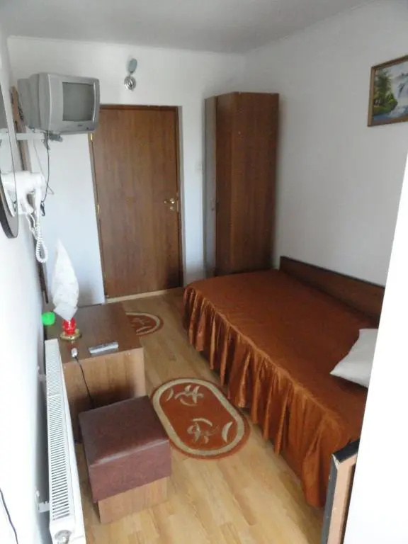 Pensiune Restaurant Avangarde - Chambres