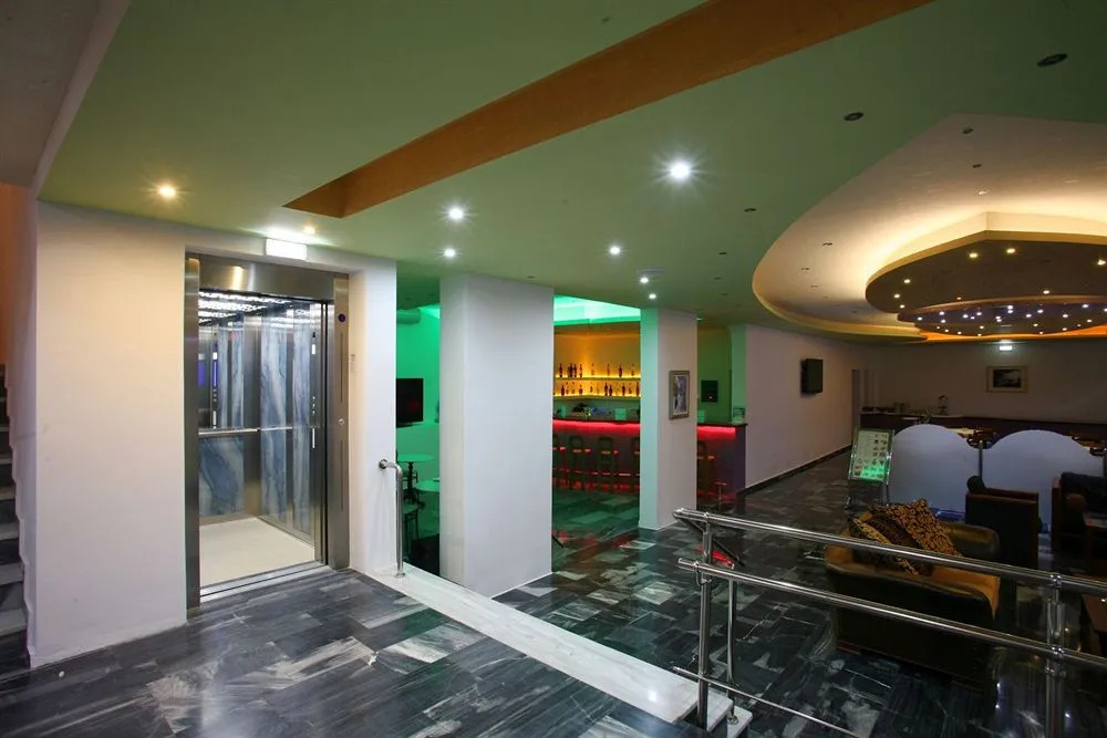Lobby & Reception