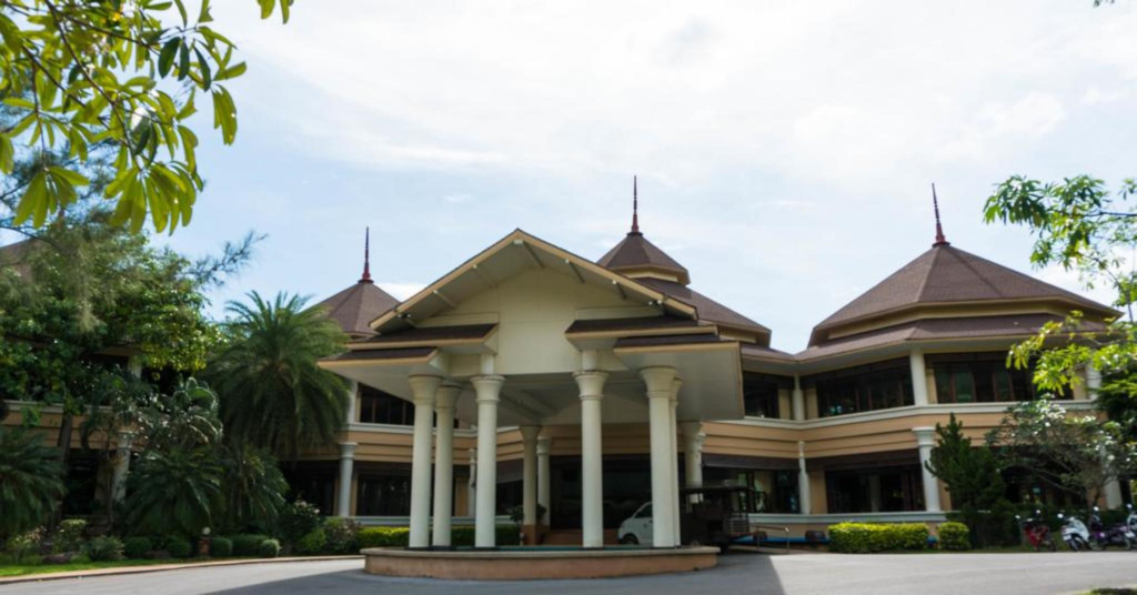 Hotel and Beach Bungalow at Lanta Resort