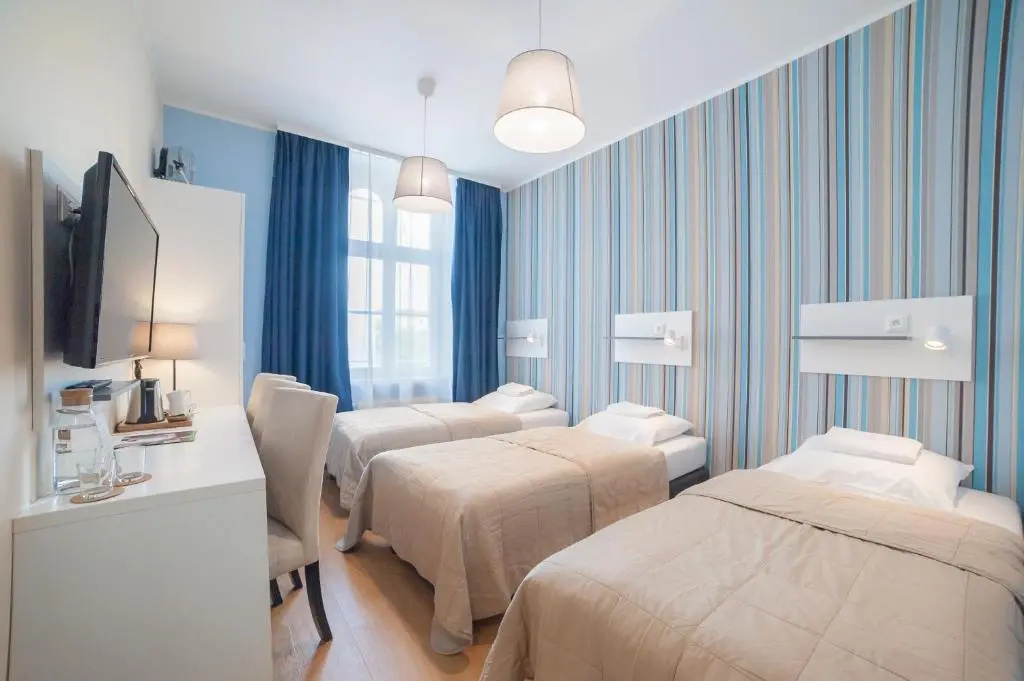 Standard Triple room