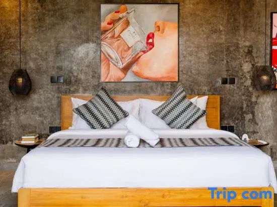 Modern Artistic 5BR Haven in Canggu Berawa