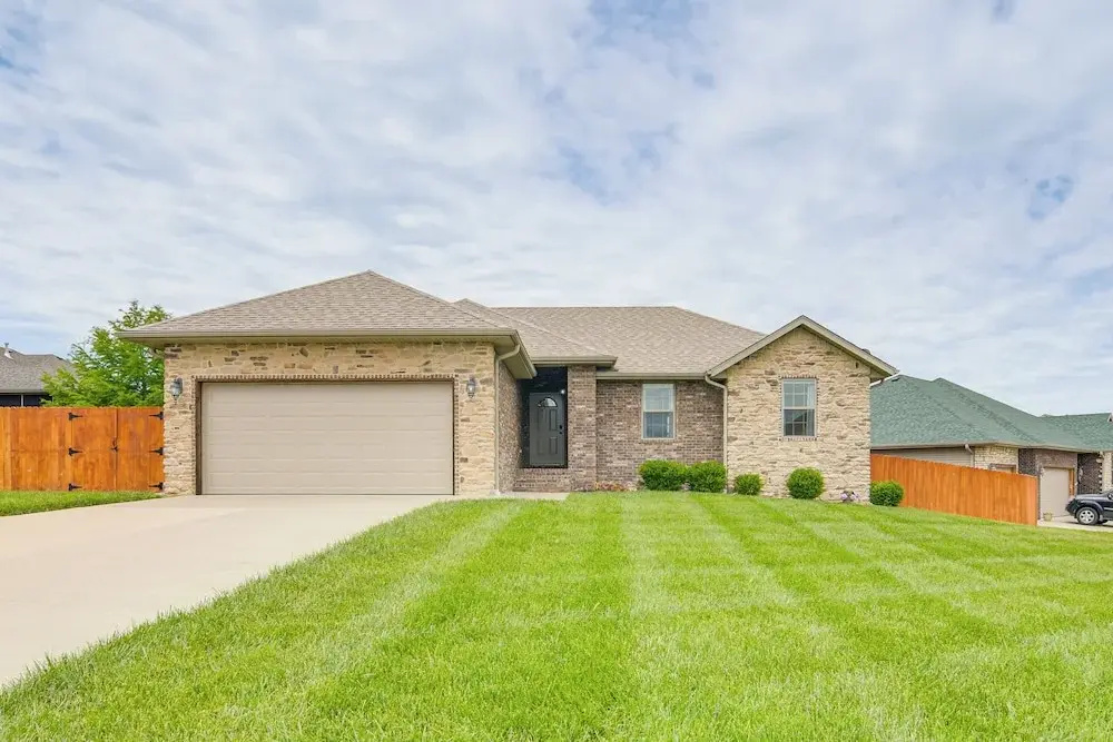Pool Access, Grill & Gazebo: Ozark Getaway!