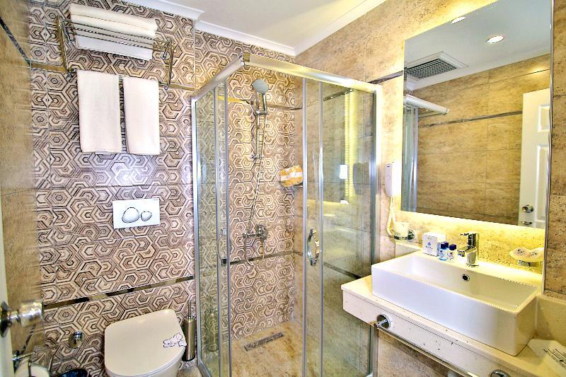 Двухместный номер Standard с балконом двуспальная кровать в Club Big Blue Suit Hotel