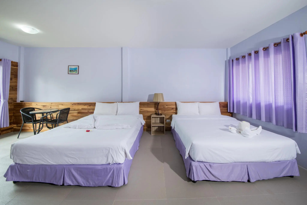 Standard Quadruple room with park view