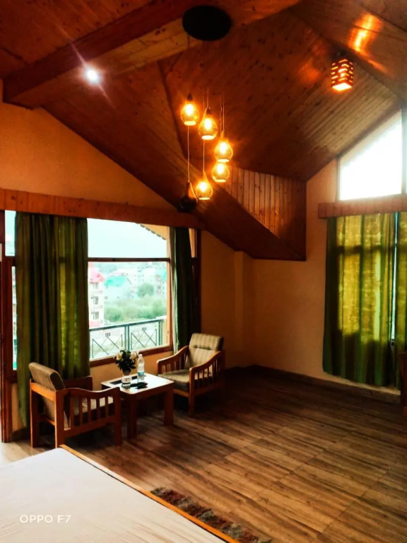 Deluxe Double room (full double bed)