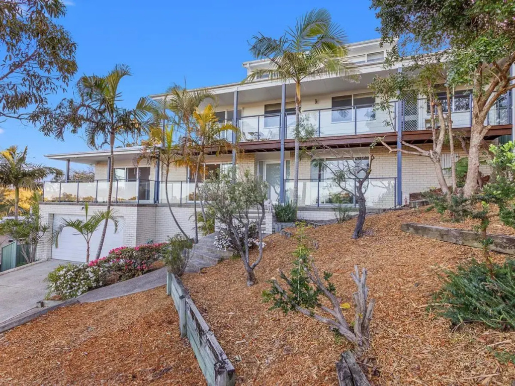 Island View - 80 Lentara St - Large Family Home, Pool, WIFI and Sweeping Views of Fingal