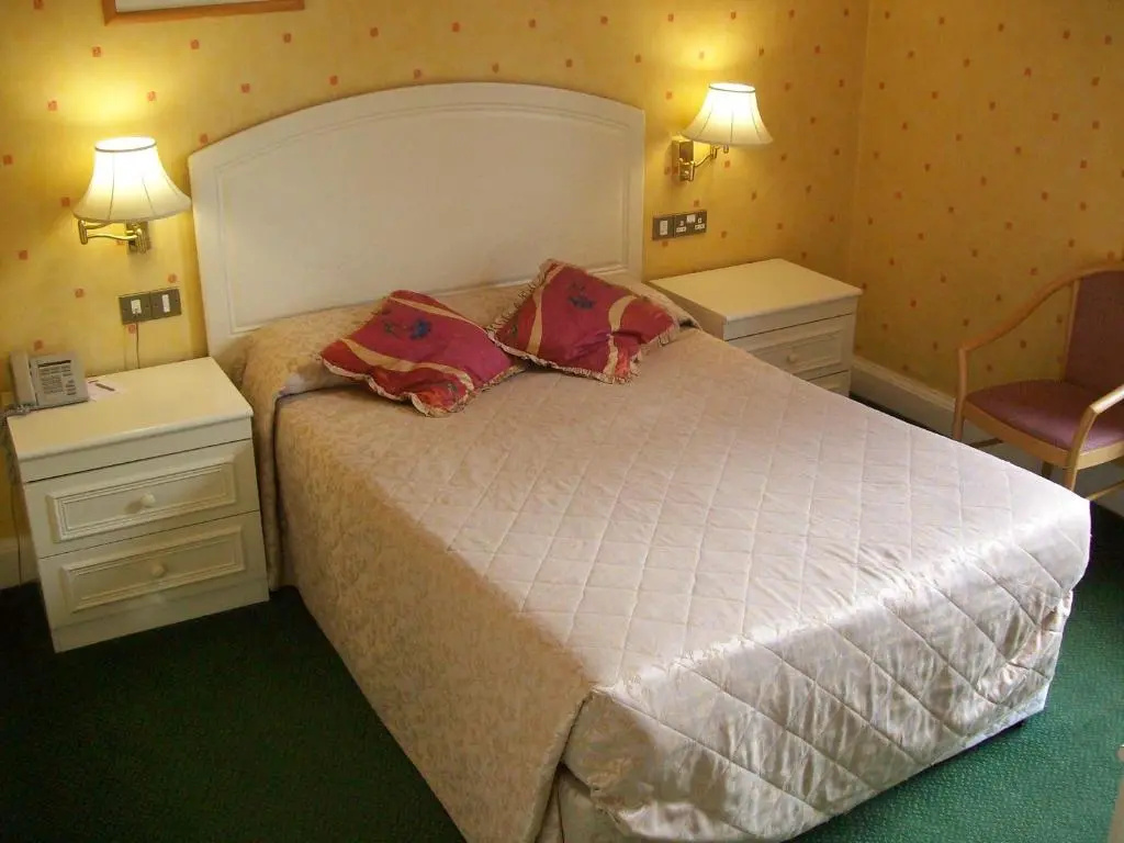 Executive Double room (full double bed)