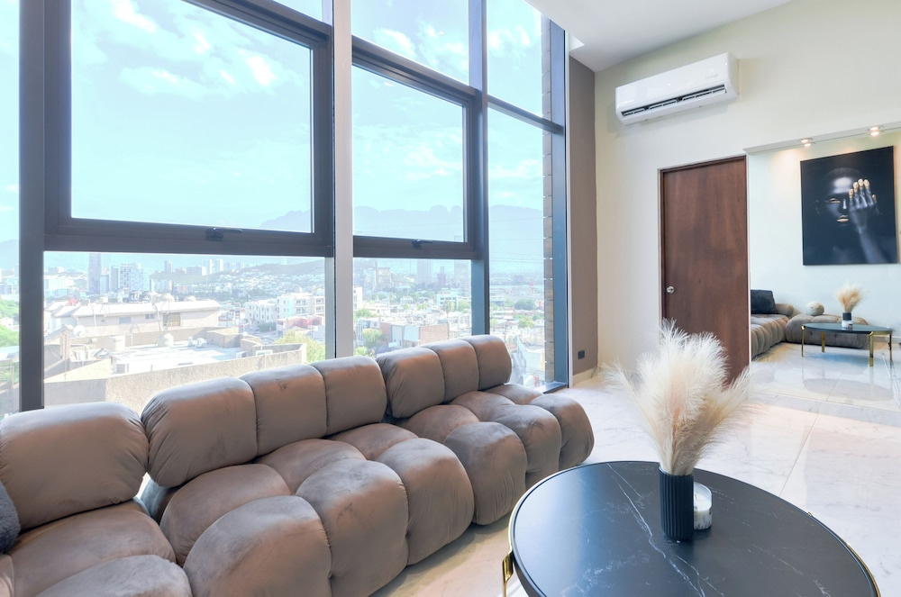 Deluxe Studio