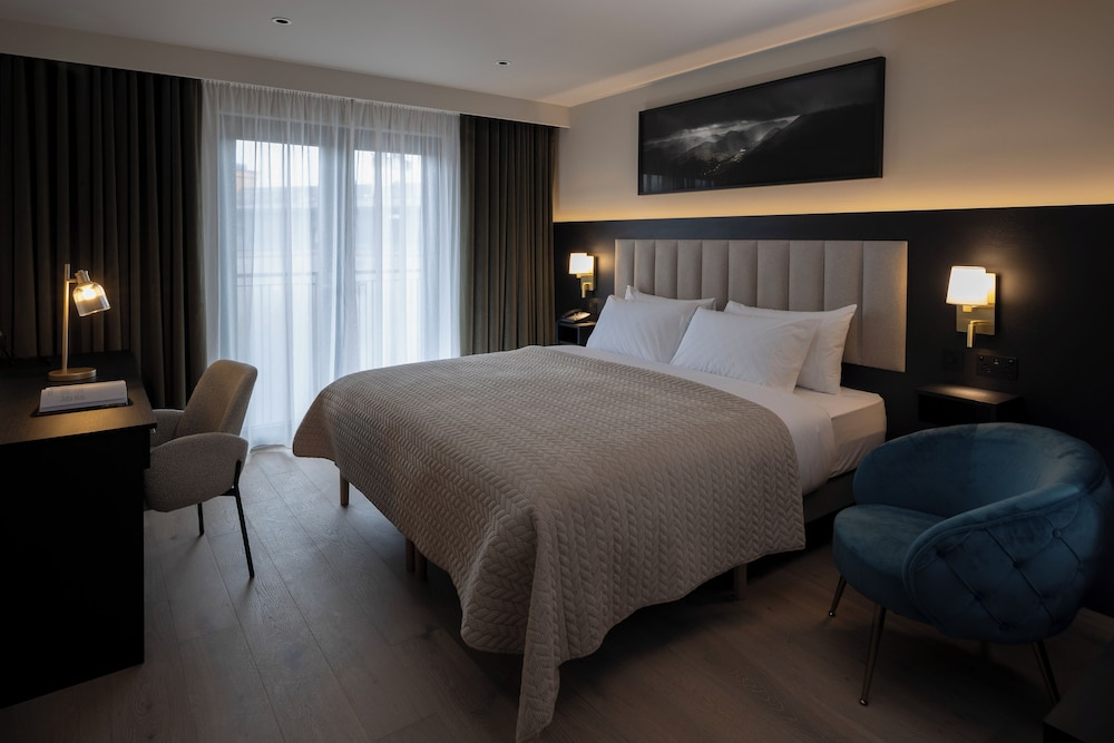 Deluxe Double room (full double bed)