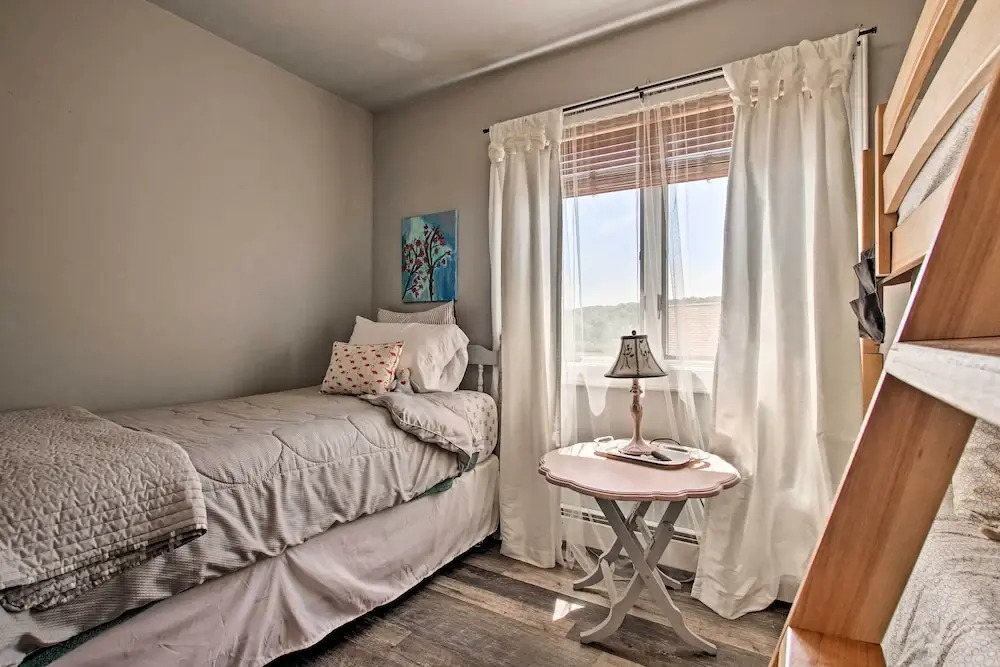 Deluxe Waterford Home w/ Views, Outdoor Bar & More — фото 3