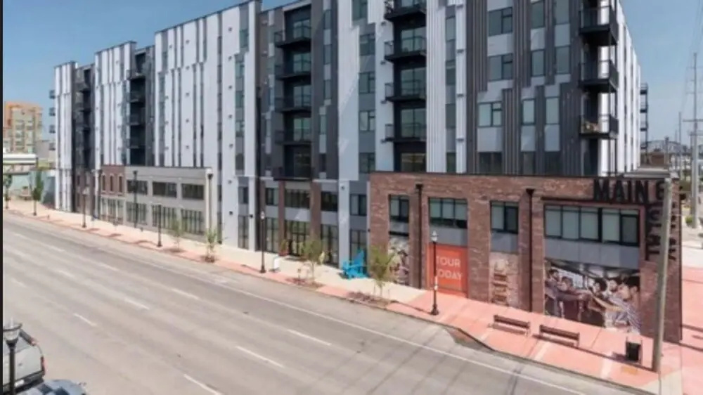 FRONTDESK Main & Clay Apts Butcḣertown Louisville