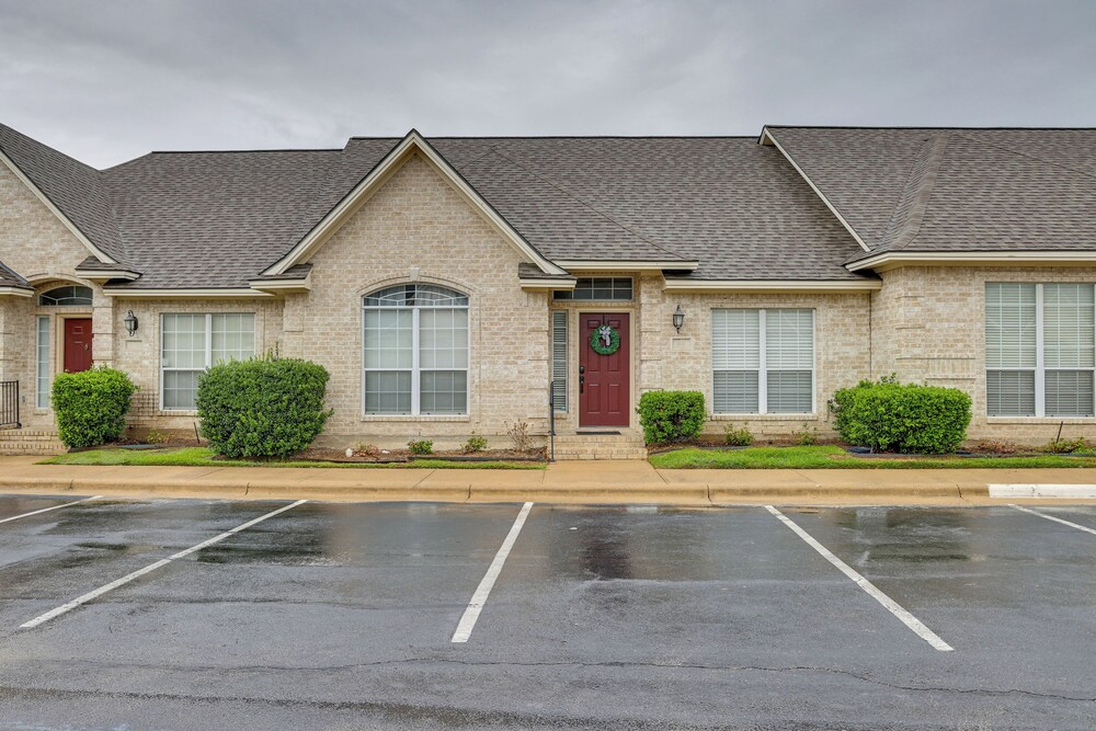 College Station Retreat Near Texas A & M!
