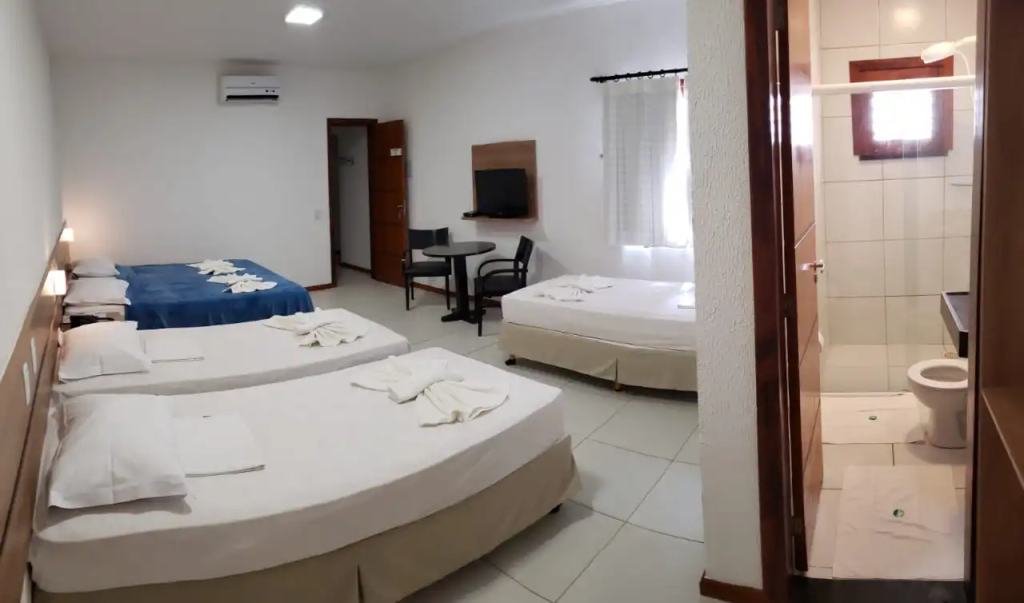 標準四人房，配有大床