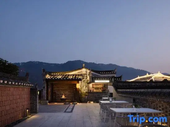 Mount Villa By T Residence (Viral infinity pool & rooftop bar | Perfect photo spot)