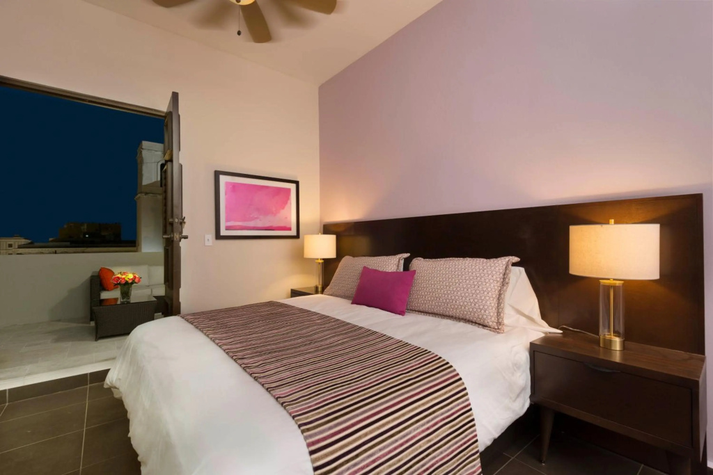 Decanter Hotel — 5