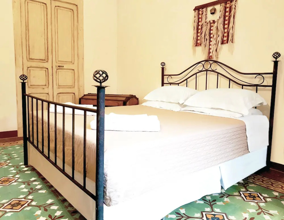 4 Bedrooms Cottage