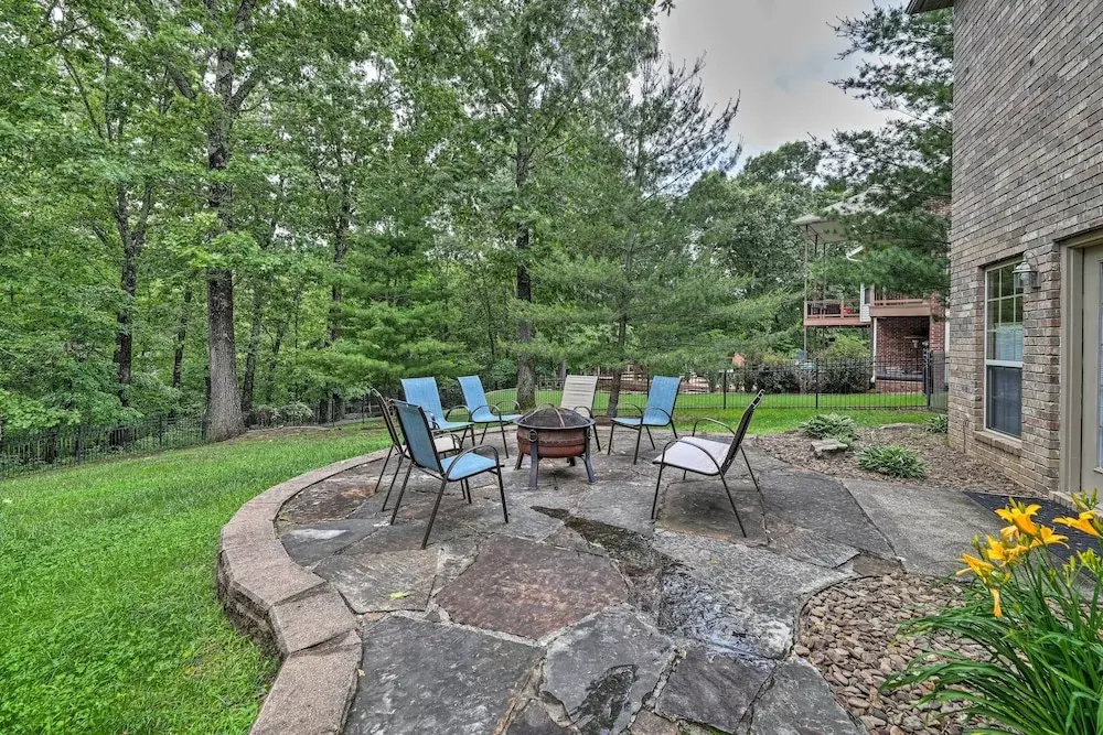 Bentonville Home w/ Pool Table, 2 Mi to Downtown!