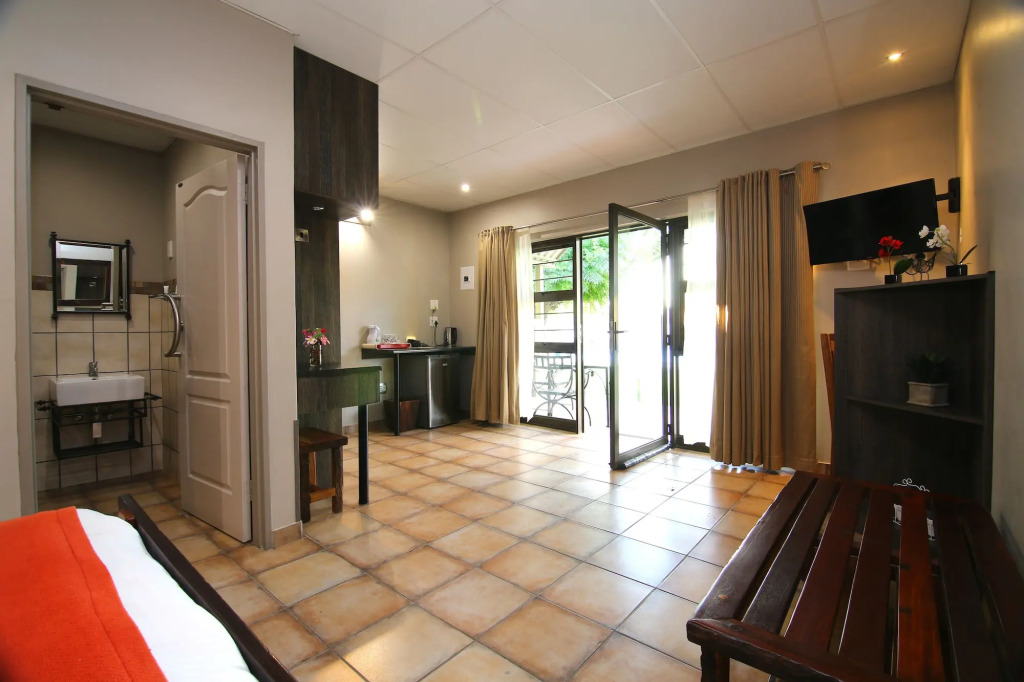 Kalahari Arms Hotel — фото 6