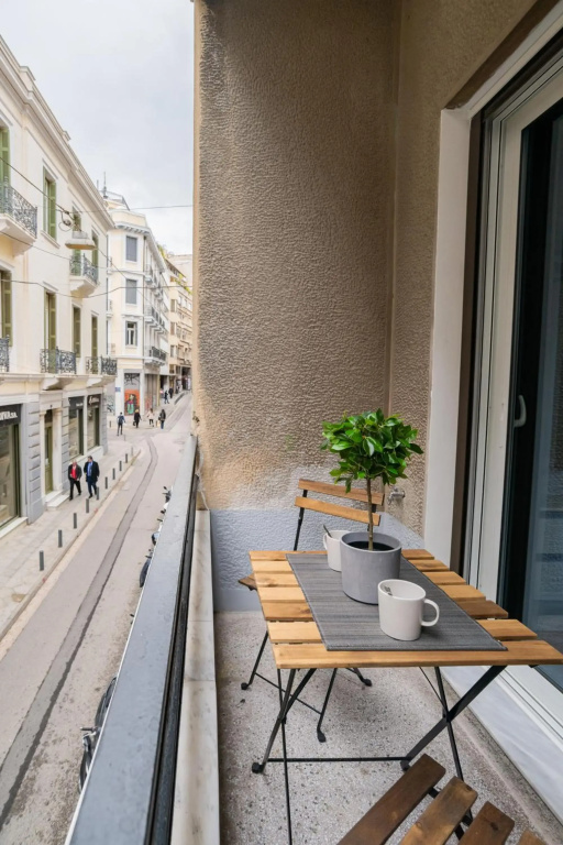 A13 Pristine & Sunny 30m2 flat near Syntagma sq