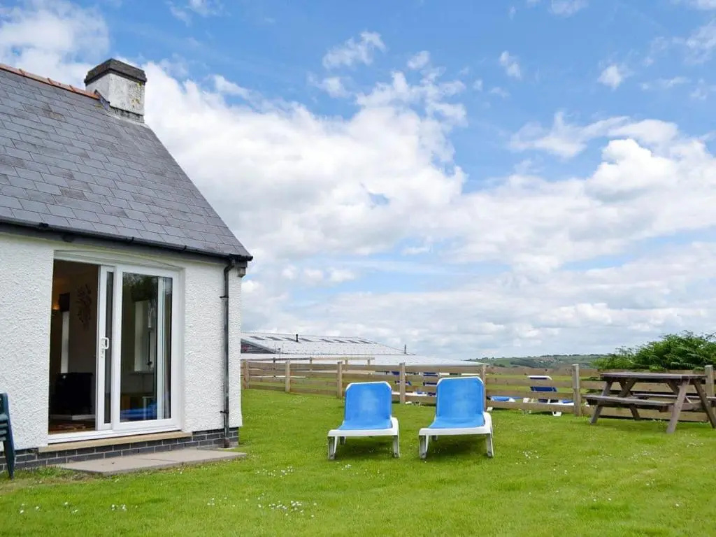 2 Bedrooms Cottage