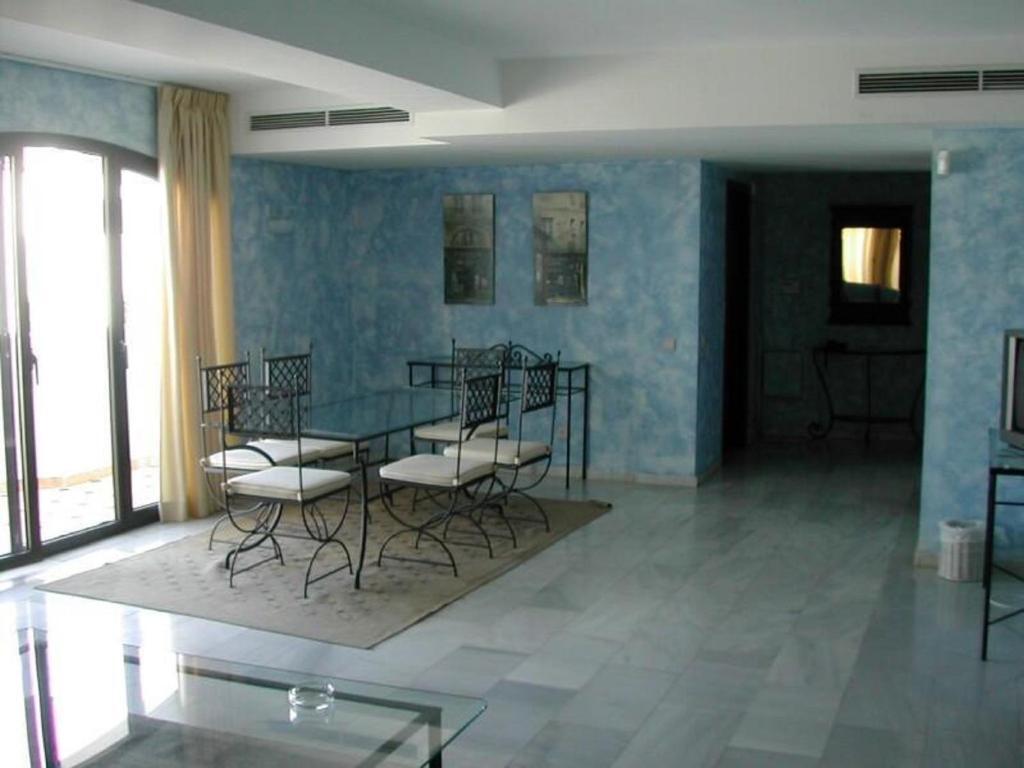 Park Plaza Suites Hotel by null