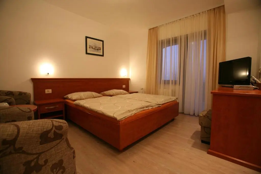 Deluxe Double room with balcony and with sea view full double bed