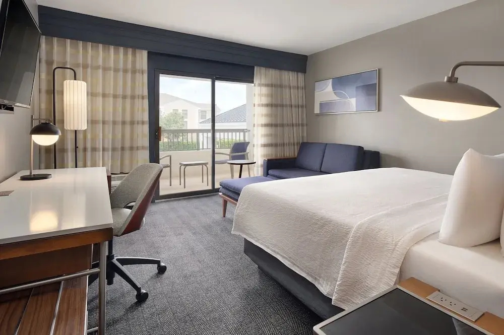 Standard Double room with balcony (full double bed)