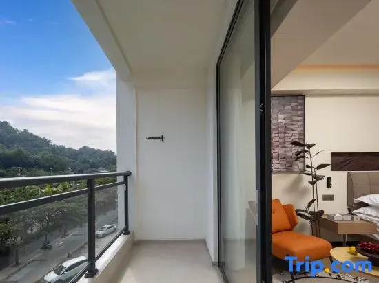 Standard Double room with balcony (full double bed)
