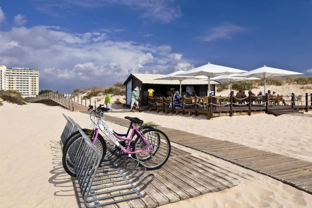 Ozadi Altura Beach Resort  - Général