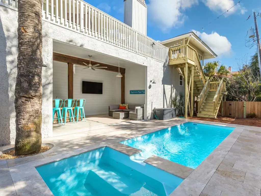 5 Bedrooms Cottage