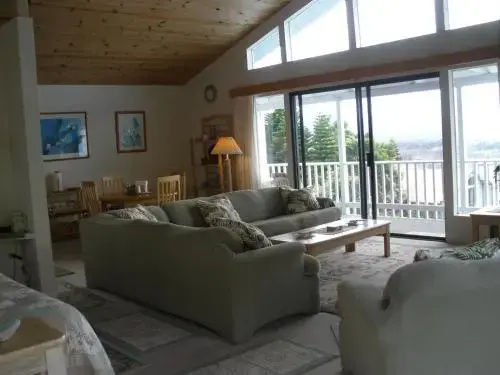 Belle Vue Bed & Breakfast Cottage & Suites