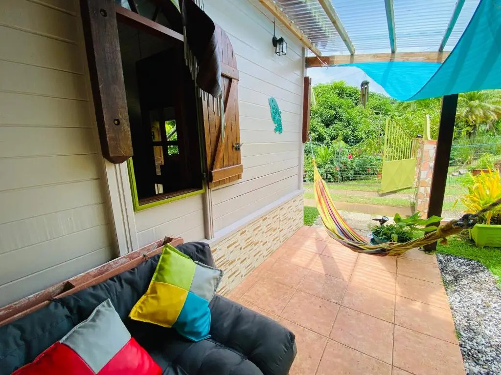 Magnifique Lodge en bois avec piscine et jardin de 800 m2