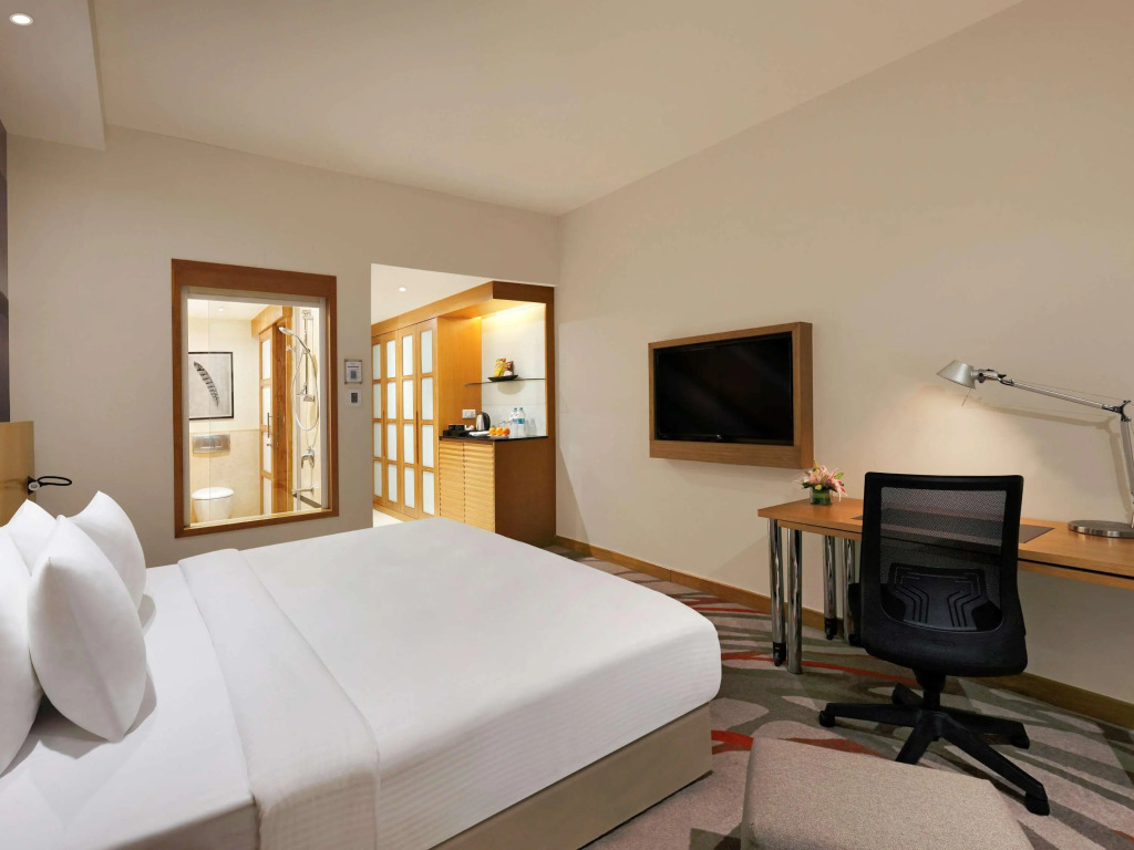 Novotel Hyderabad Convention Centre Hotel — фото 5