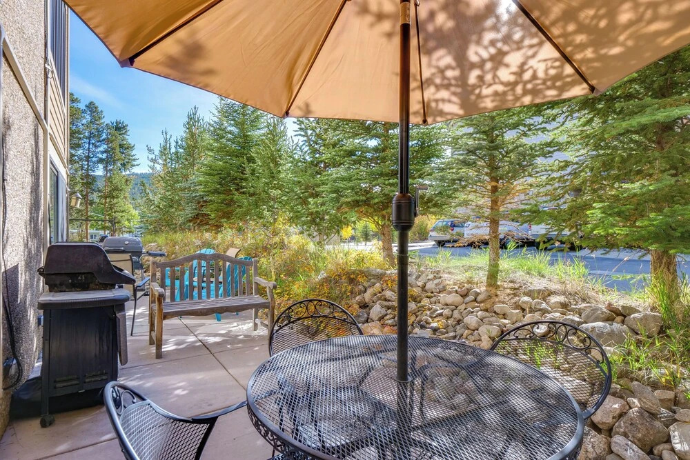 Half-mi to Main Street Breck: All-season Escape!