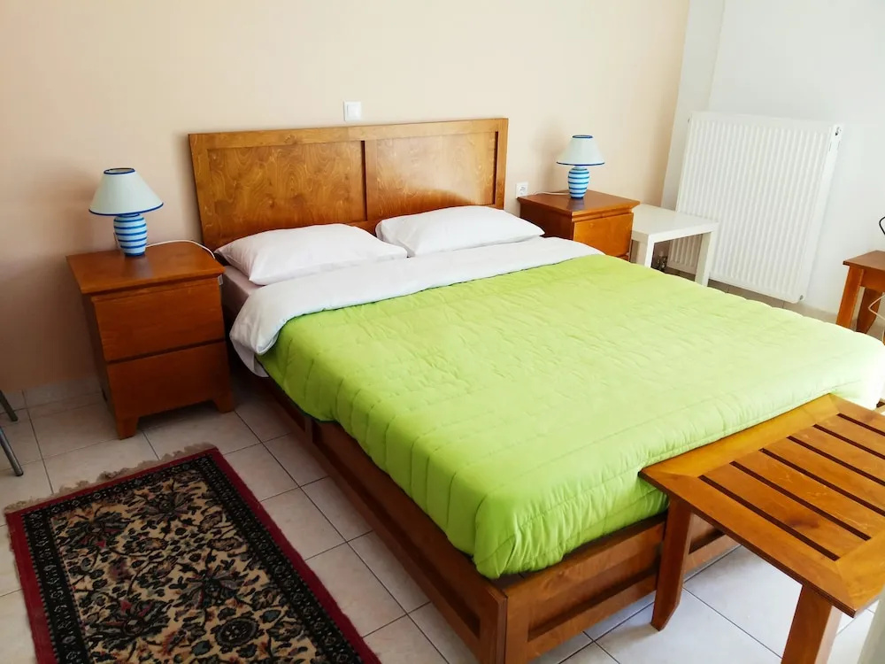 Double Studio (full double bed)
