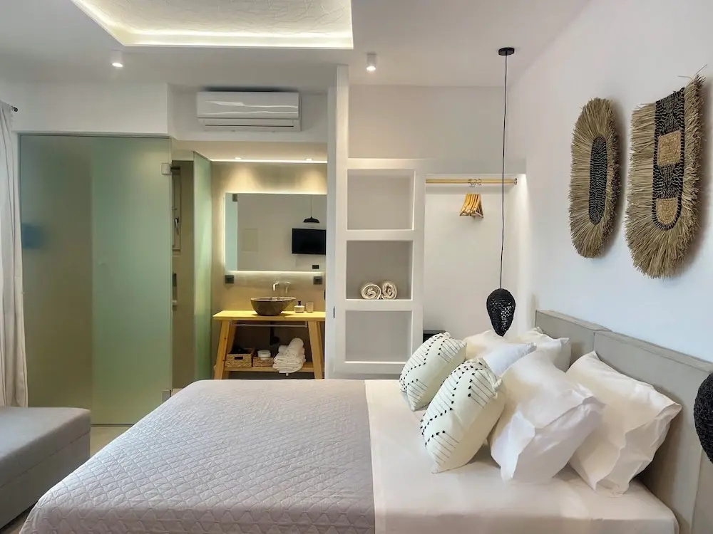 Deluxe Suite with balcony and with city view