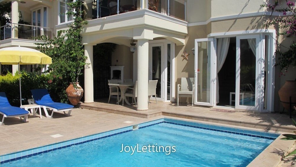 Villa ST01 by JoyLettings