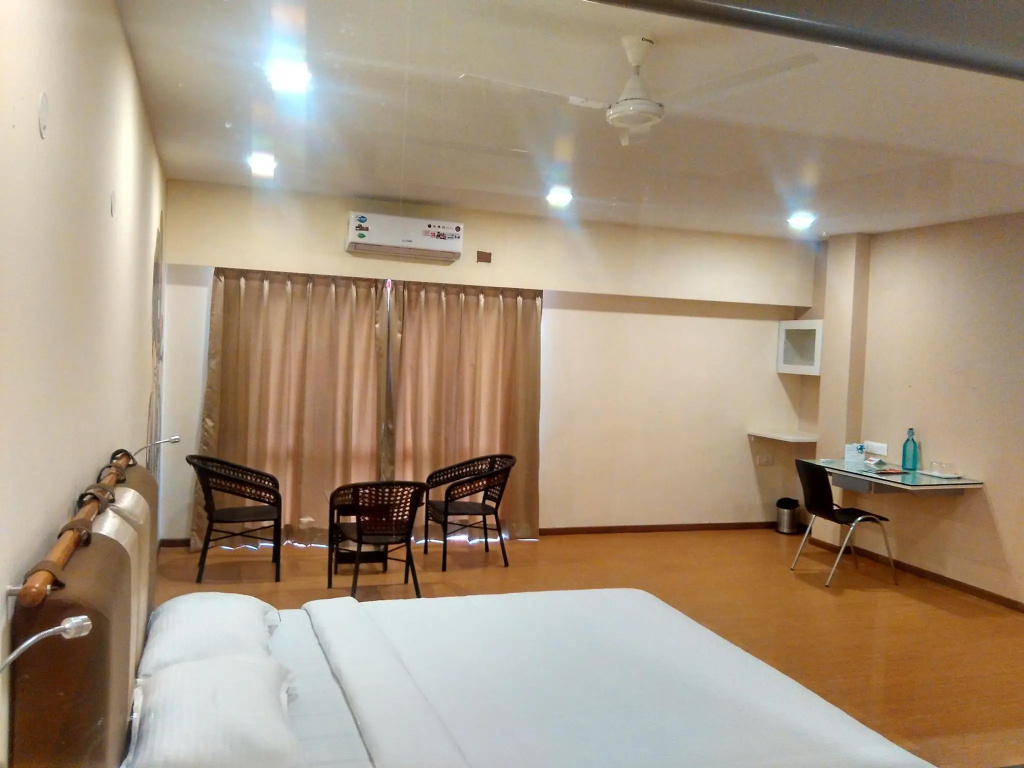 Double Suite (full double bed)
