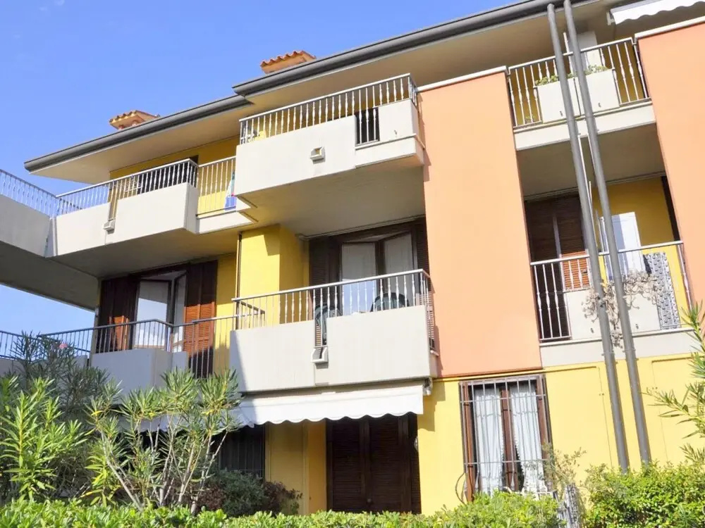 Residence In Lugana Di Sirmione With A Beautiful Swimming Pool