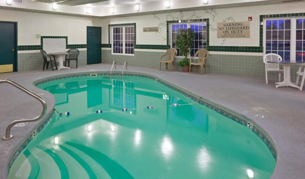 Country Inn & Suites by Radisson, Salina, KS - фото 13